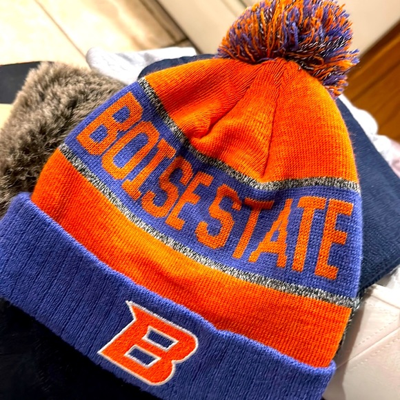 Other - NWOT Unisex Boise State Beanie